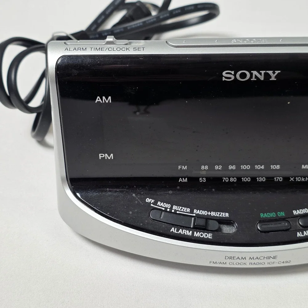 Sony Dream Machine Alarm Clock Silver AM FM Radio Large Digital Display ICF-C492